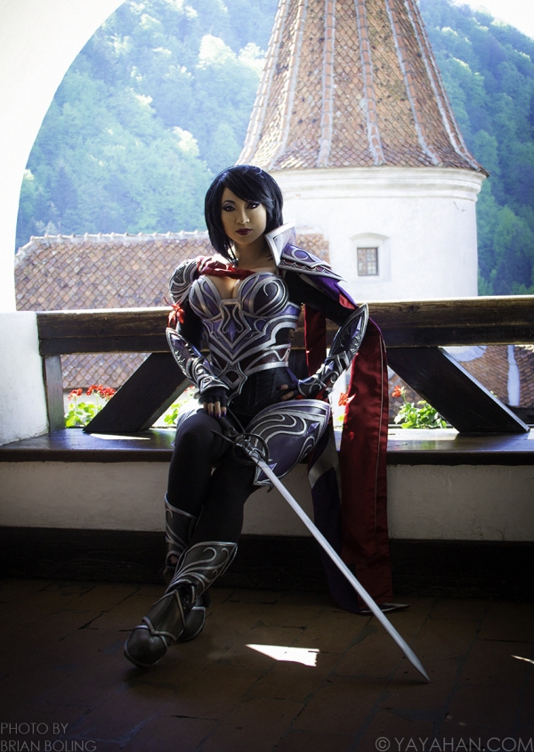 fiora-sitting-web_600_844_s.jpg