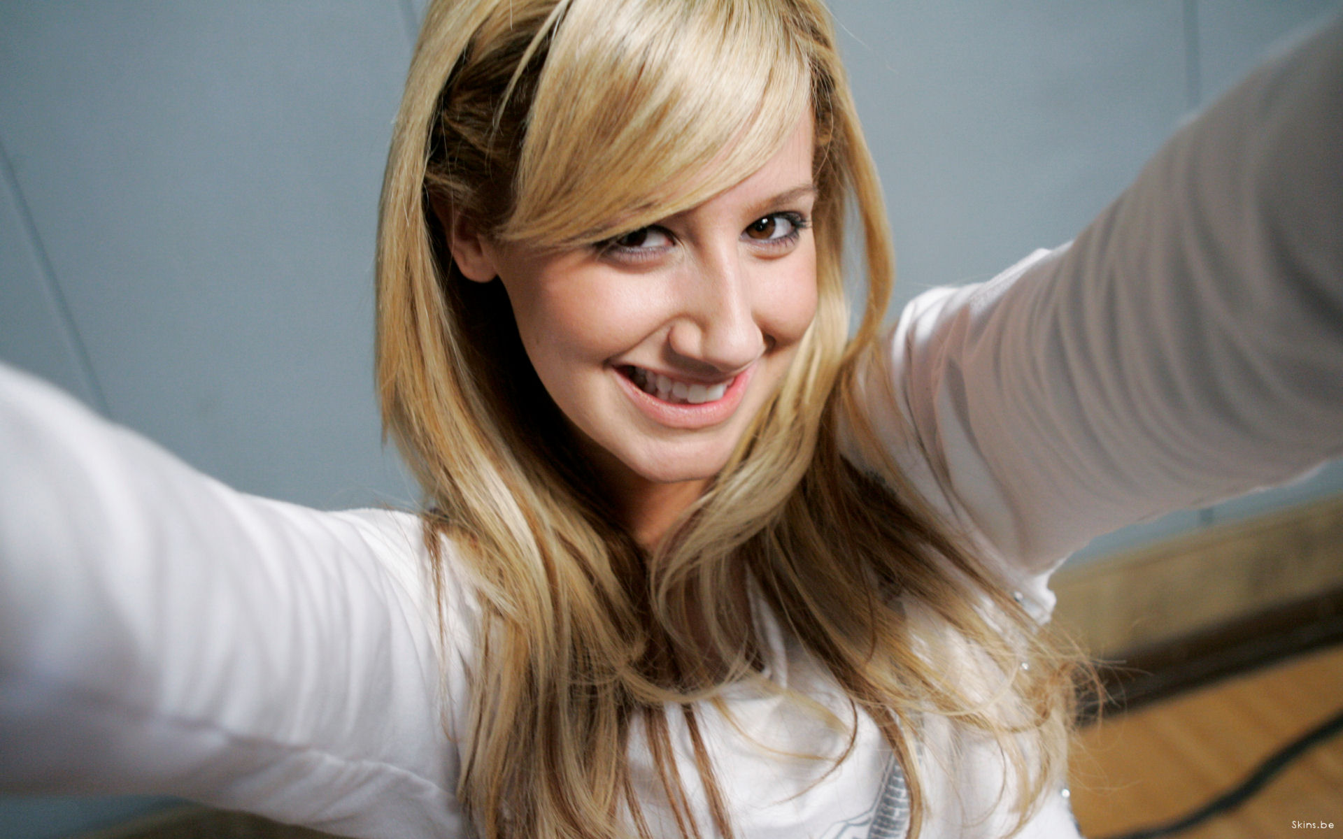 ashley-tisdale-1920x1200-26659